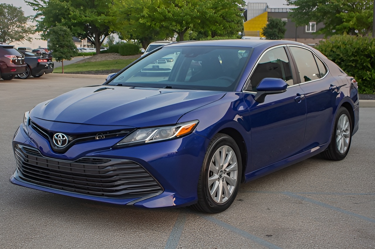 Vehicle image 25 of 32