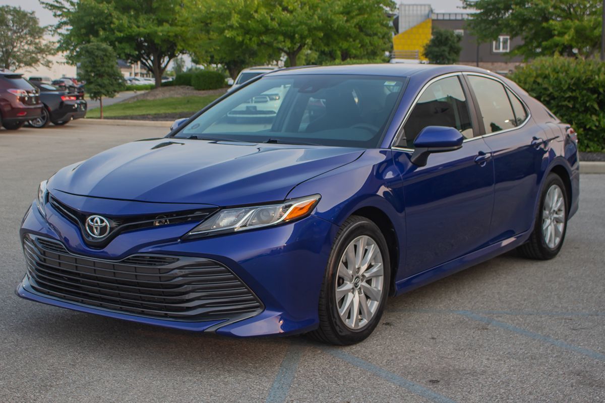 Vehicle image 2 of 32