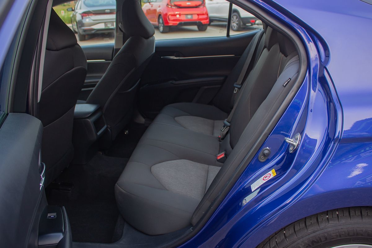 Vehicle image 13 of 32