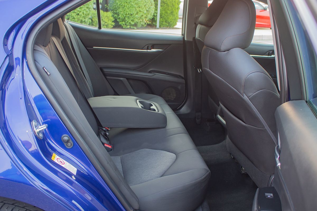 Vehicle image 15 of 32