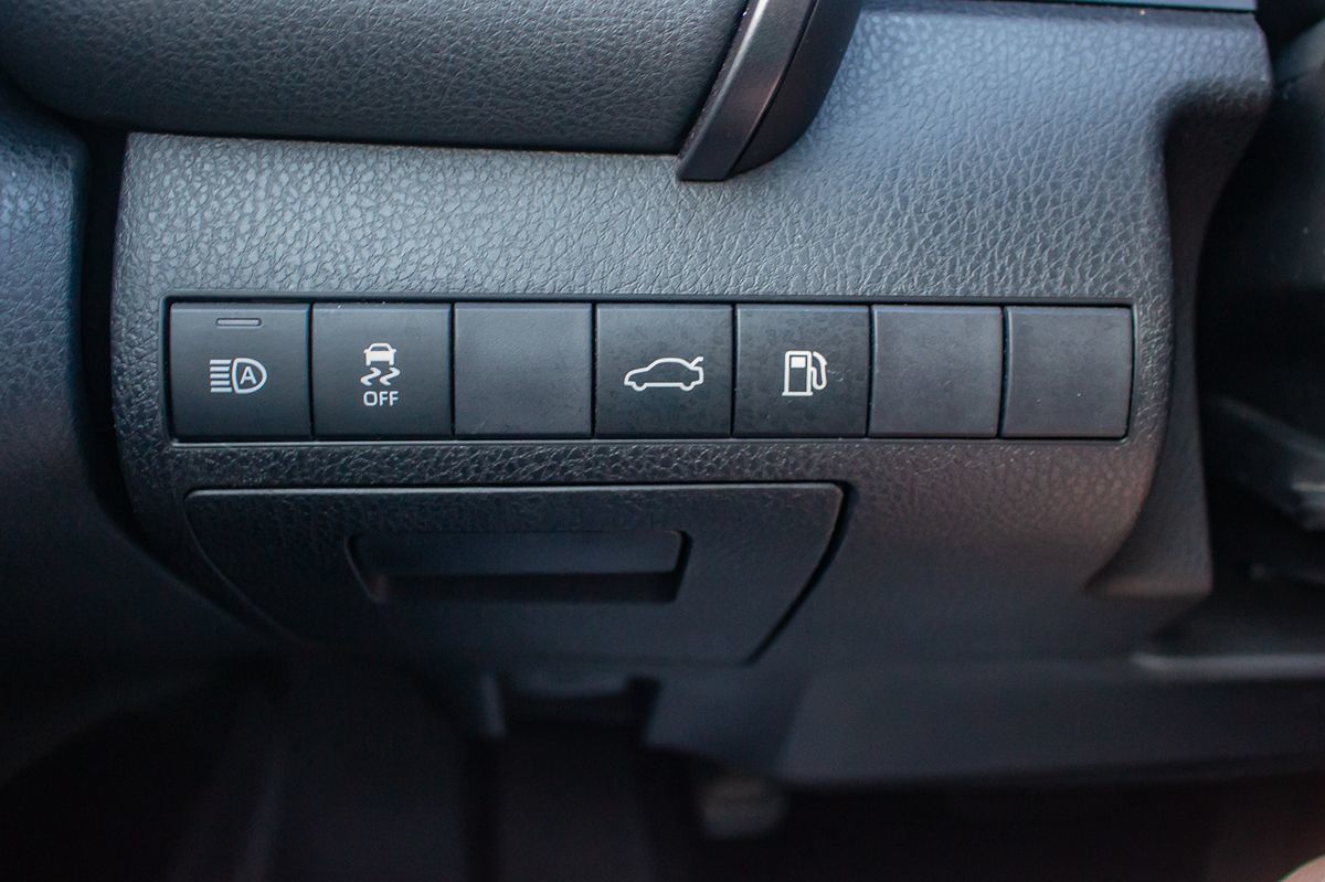 Vehicle image 17 of 32