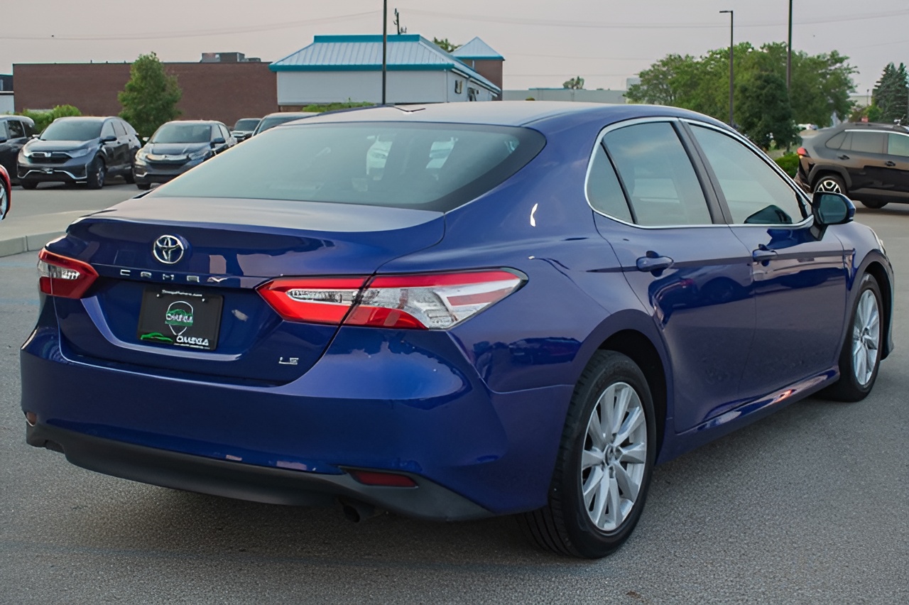Vehicle image 29 of 32