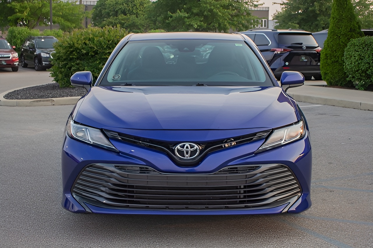 Vehicle image 26 of 32