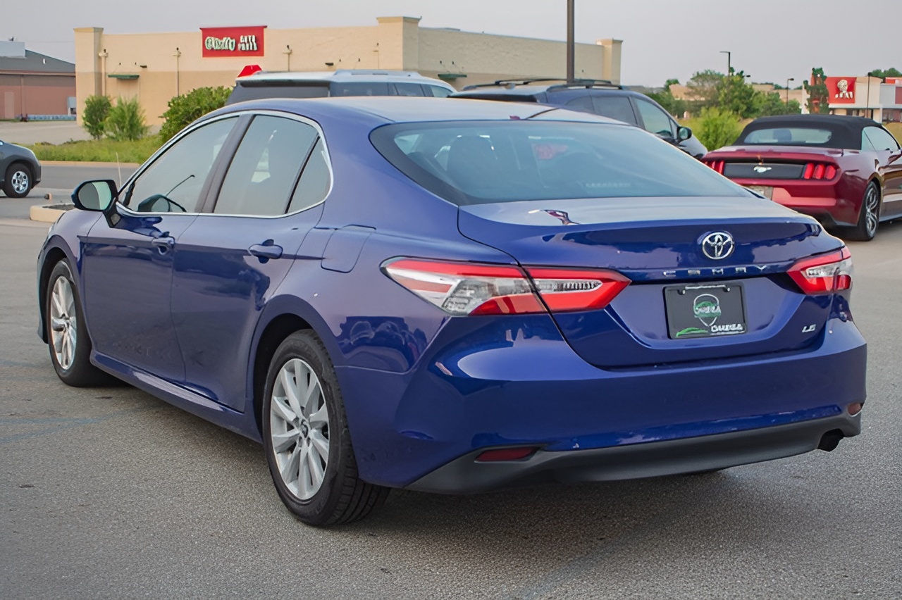 Vehicle image 31 of 32
