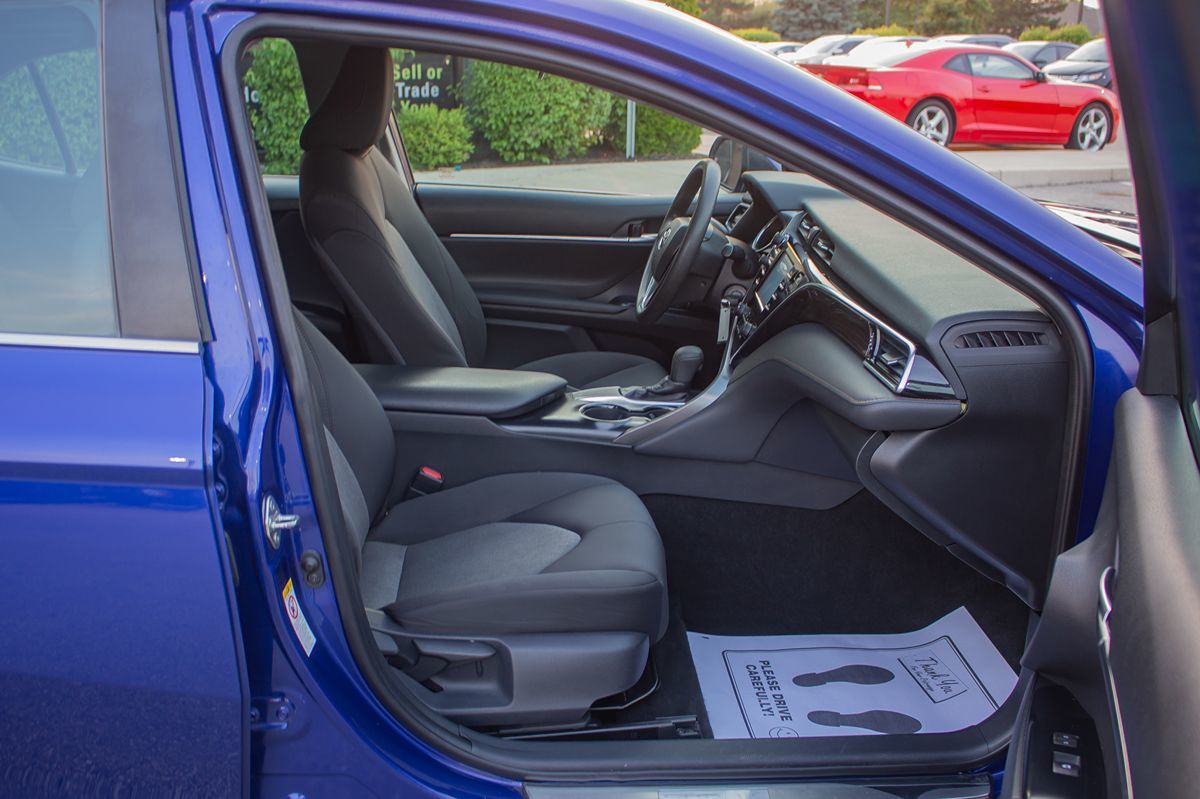 Vehicle image 16 of 32