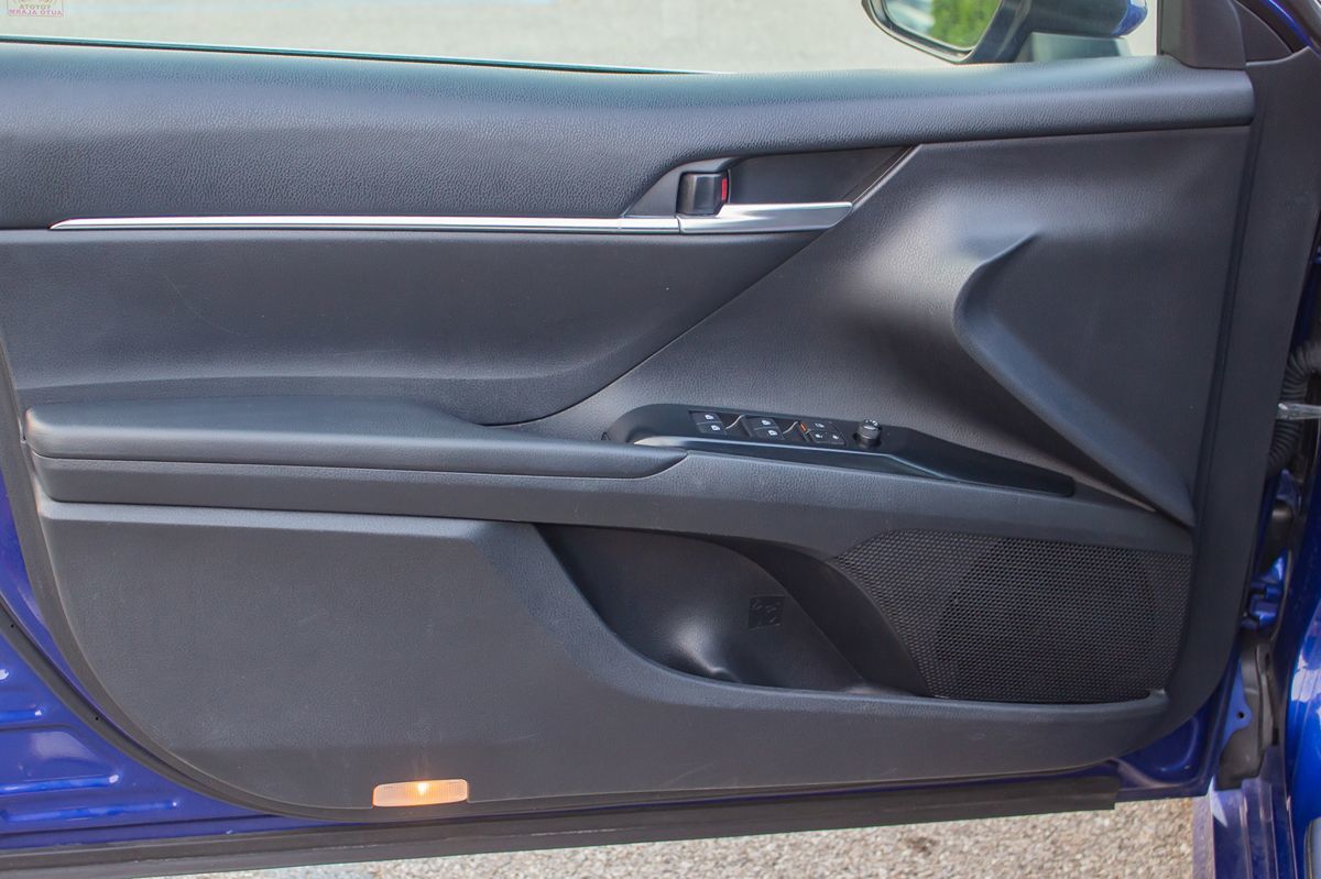 Vehicle image 11 of 32