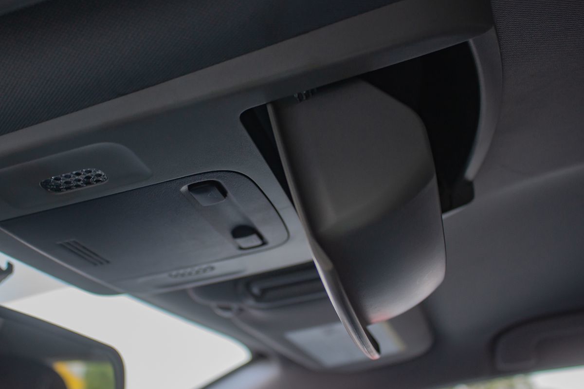 Vehicle image 18 of 32