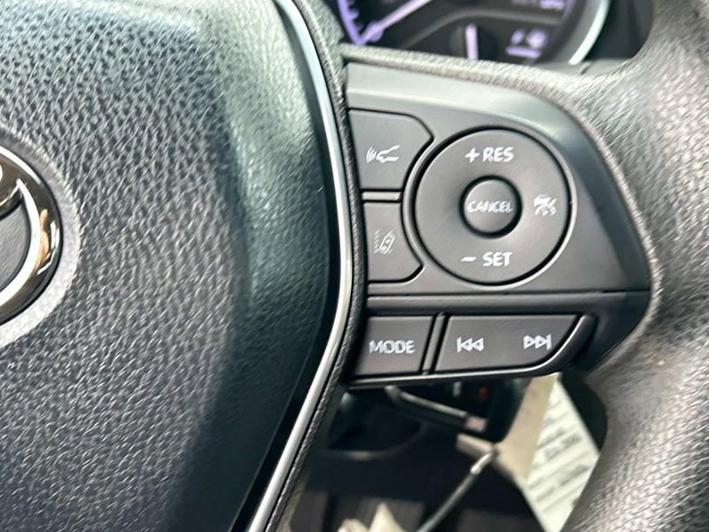 Vehicle image 19 of 25