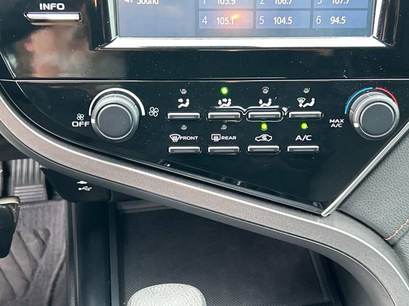 Vehicle image 23 of 25