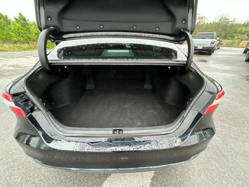 Vehicle image 14 of 25