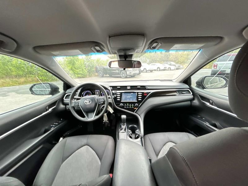 Vehicle image 12 of 25