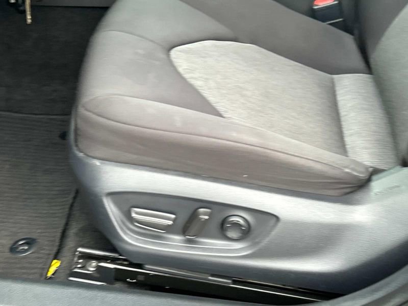 Vehicle image 15 of 25