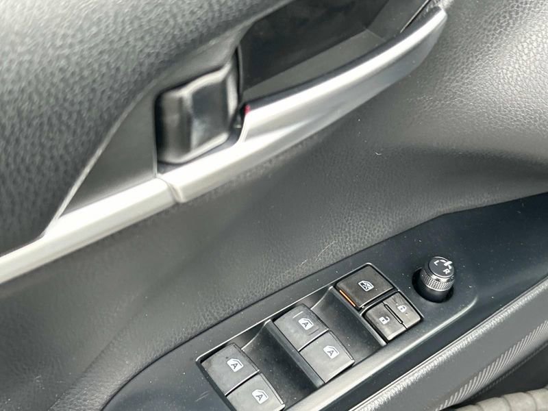 Vehicle image 16 of 25