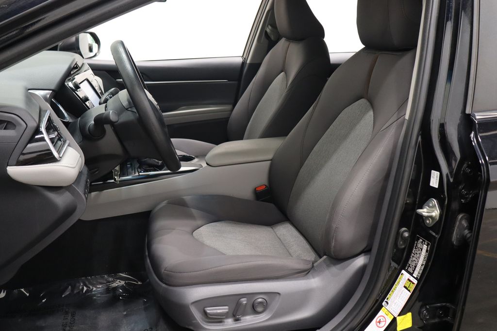 Vehicle image 8 of 37