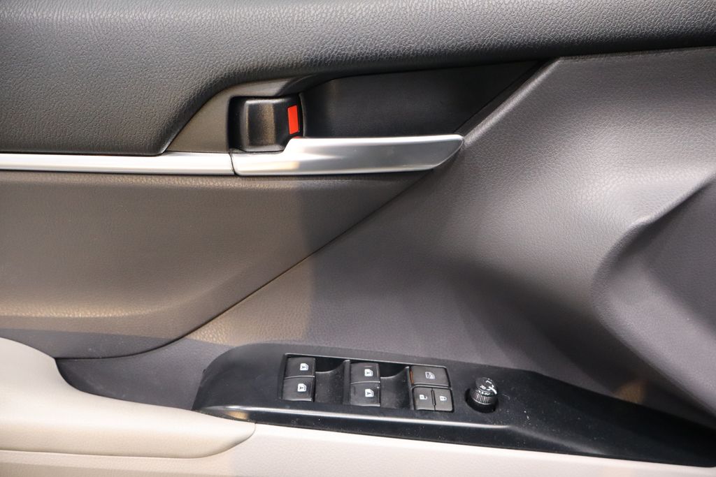 Vehicle image 13 of 37