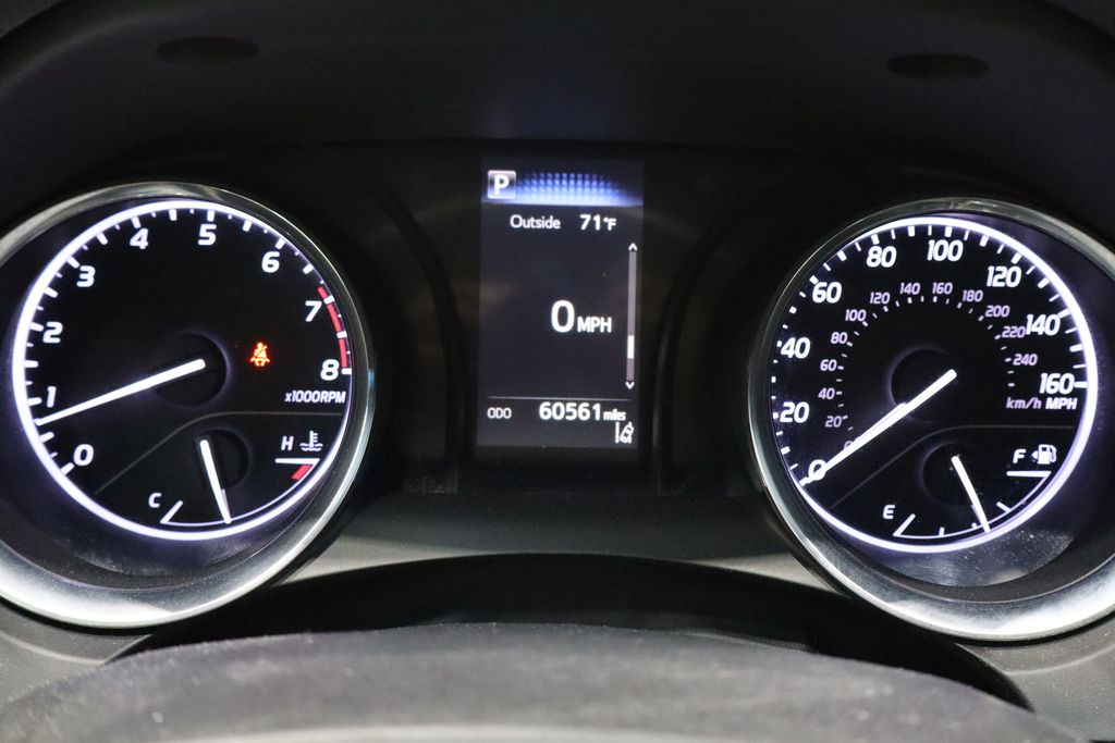 Vehicle image 21 of 37