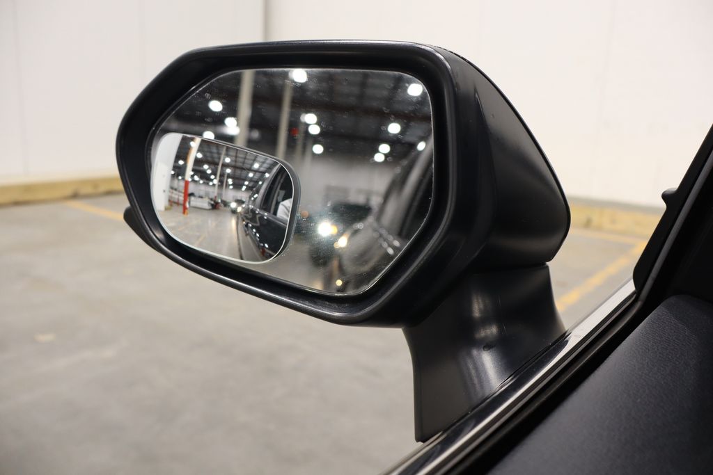 Vehicle image 31 of 37