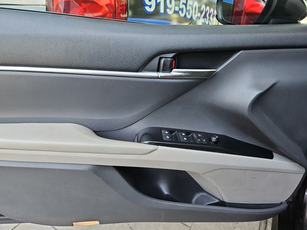 Vehicle image 9 of 28