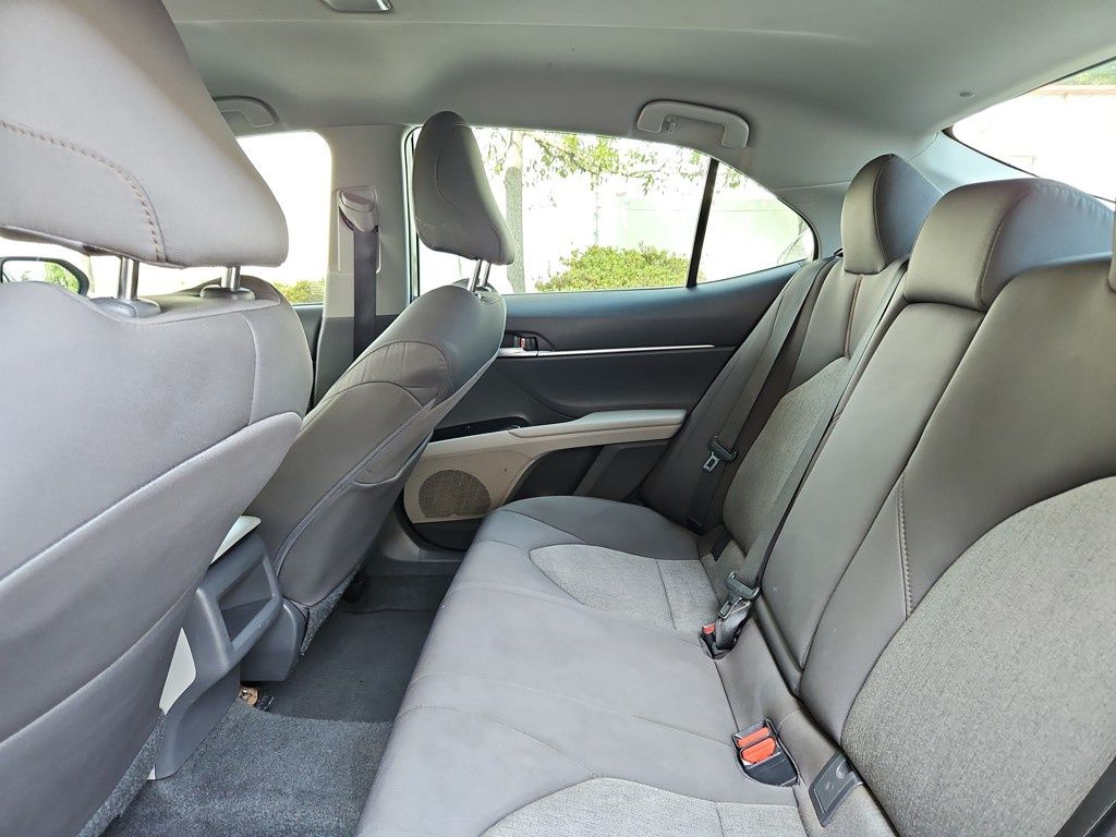Vehicle image 25 of 28