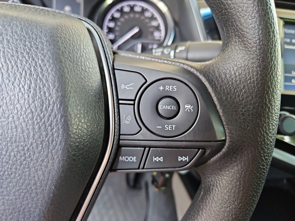 Vehicle image 17 of 28