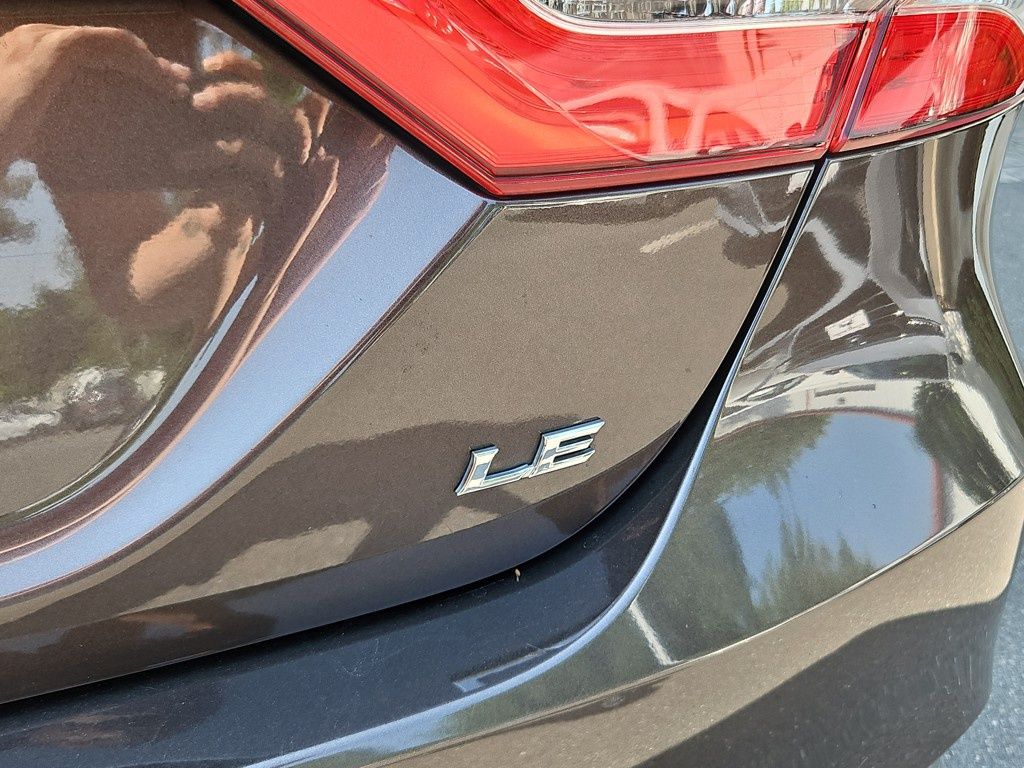 Vehicle image 26 of 28