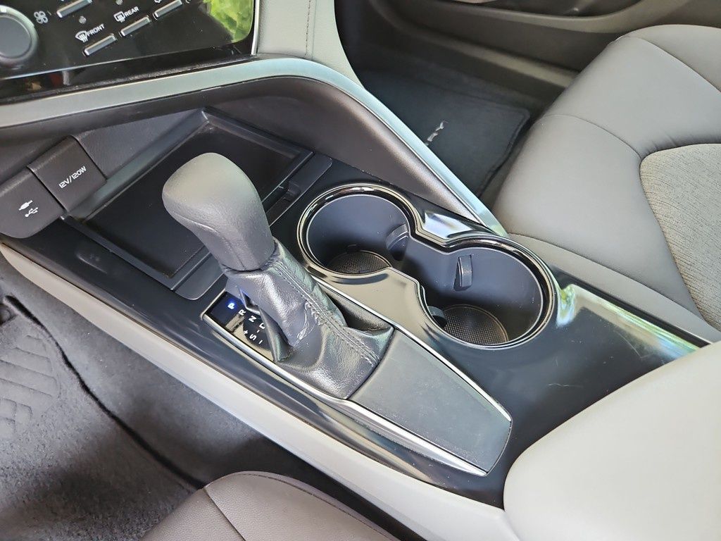 Vehicle image 23 of 28