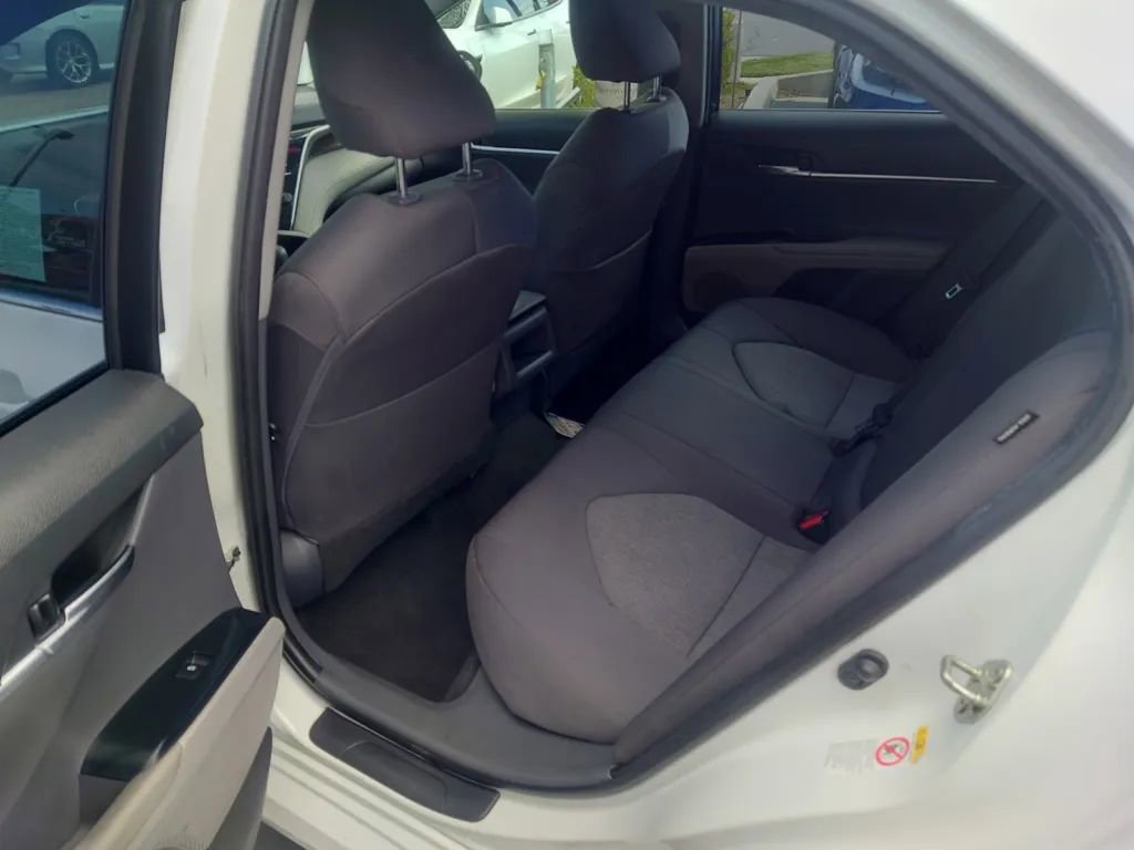 Vehicle image 12 of 27