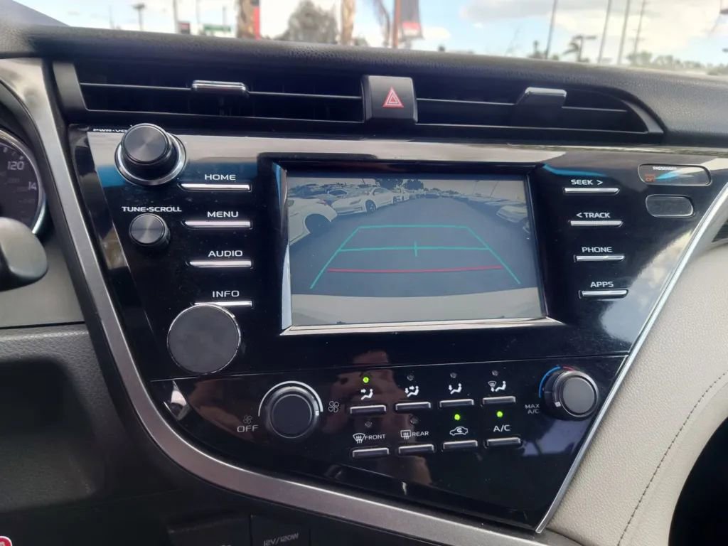 Vehicle image 25 of 27