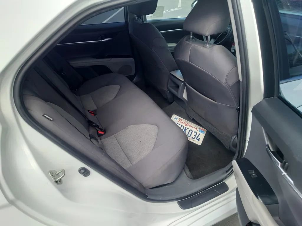 Vehicle image 8 of 27
