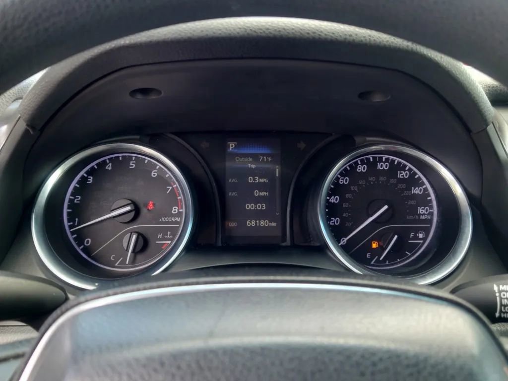 Vehicle image 21 of 27