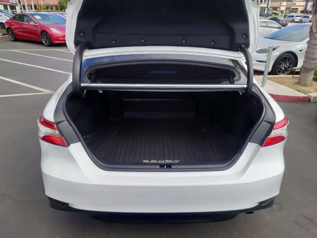 Vehicle image 7 of 27