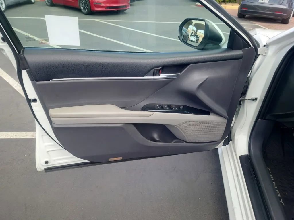 Vehicle image 17 of 27