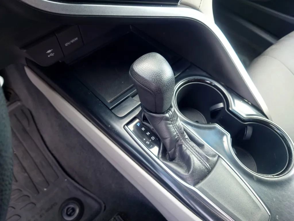 Vehicle image 23 of 27