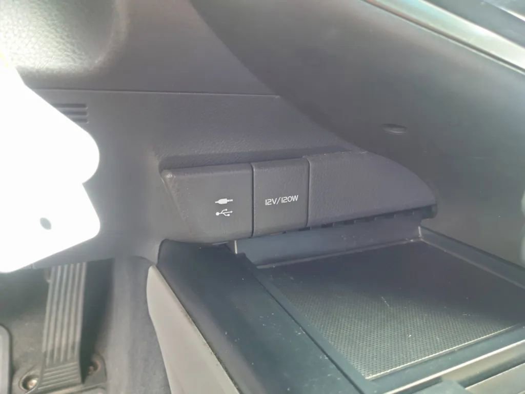 Vehicle image 24 of 27