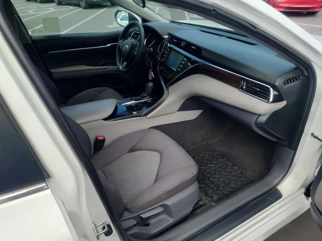 Vehicle image 10 of 27