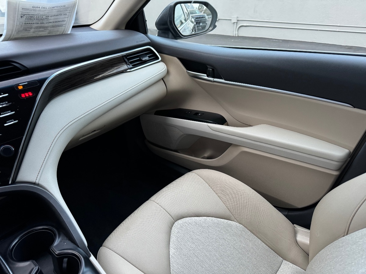 Vehicle image 15 of 17
