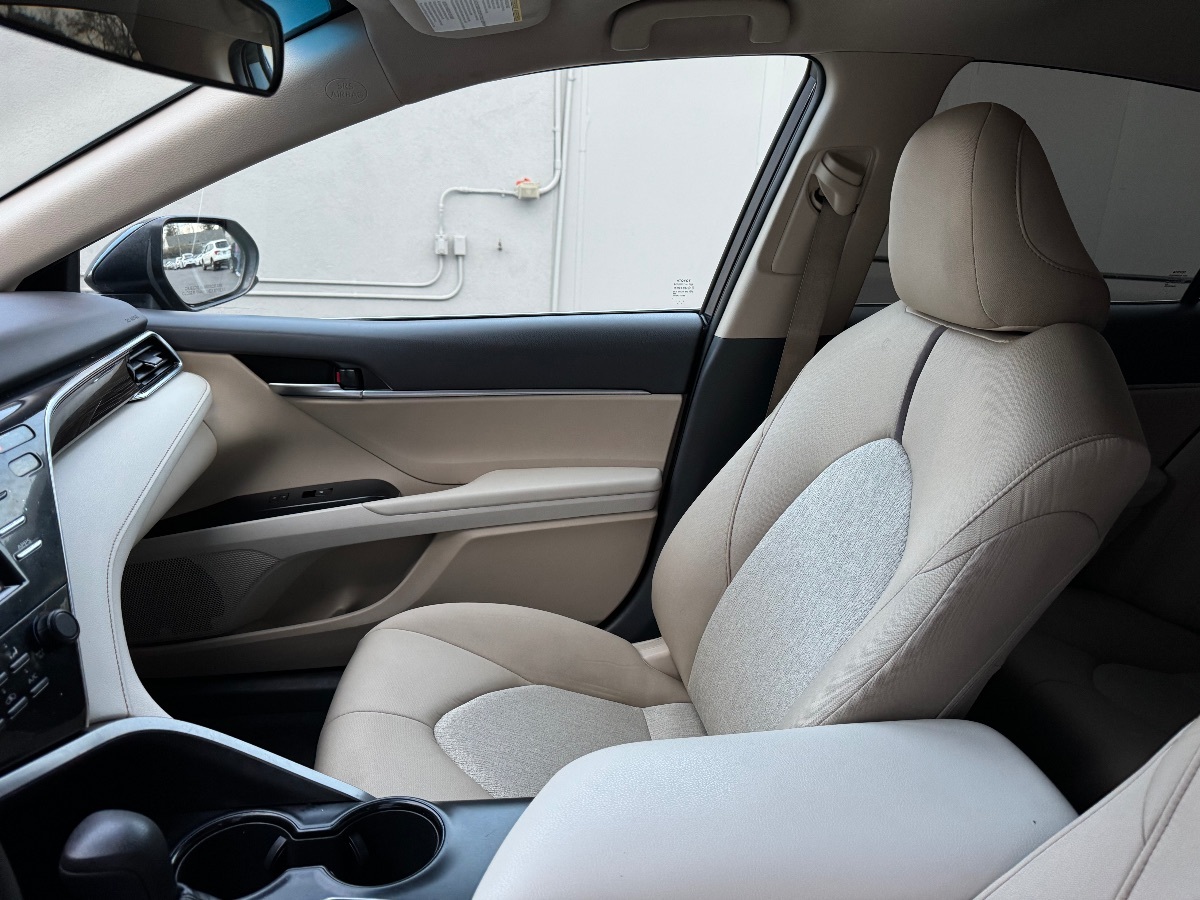 Vehicle image 12 of 17