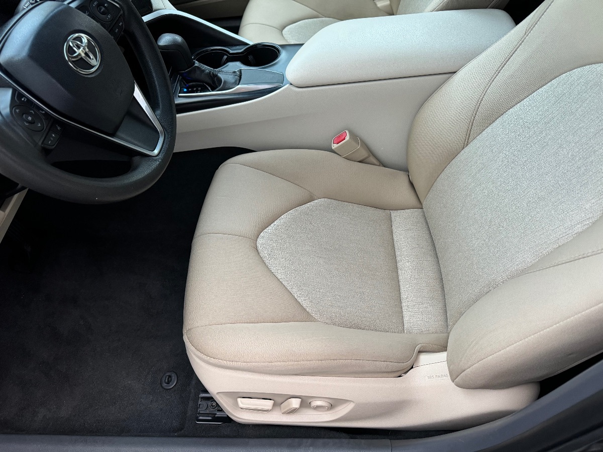 Vehicle image 9 of 17