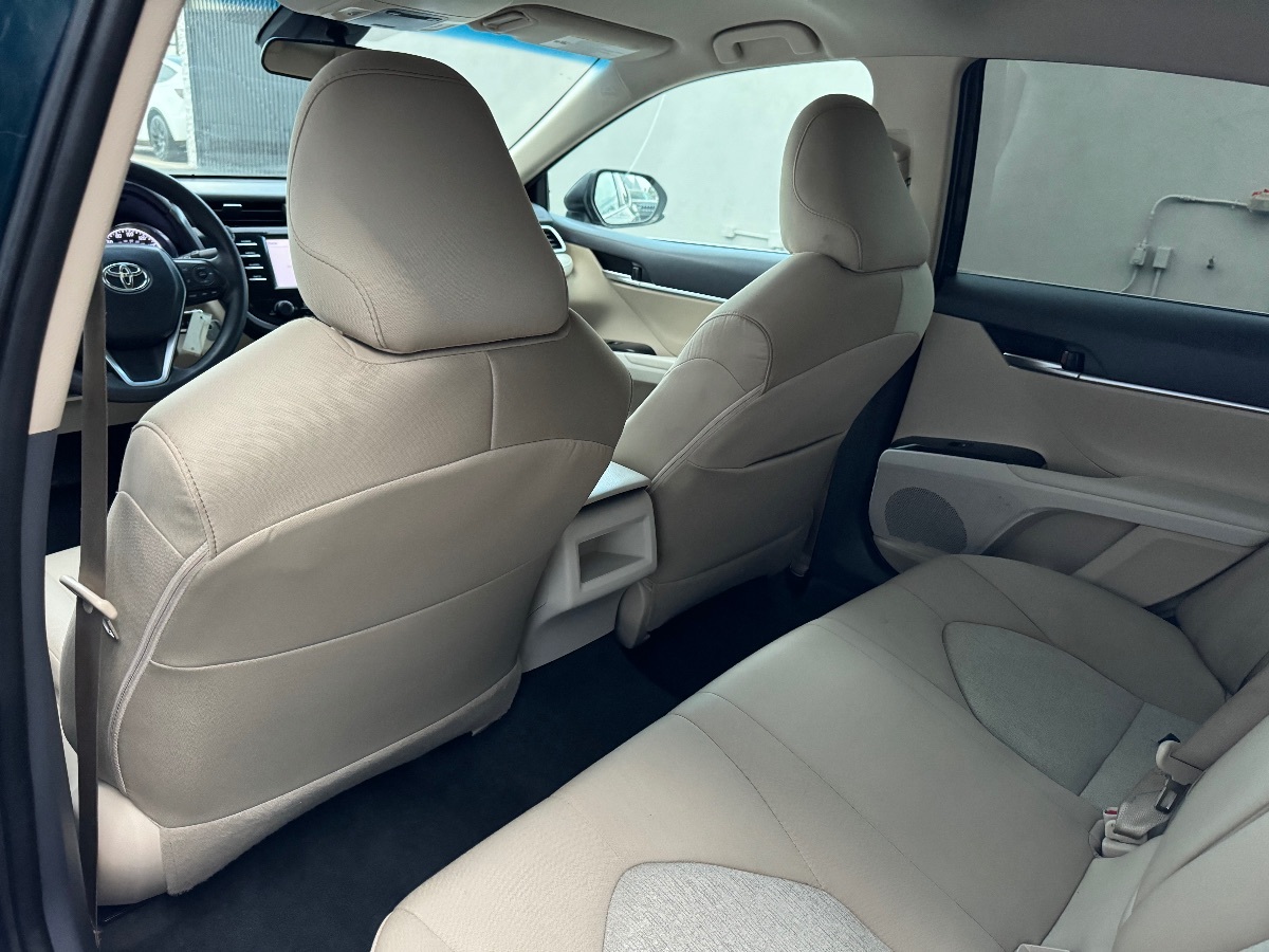 Vehicle image 13 of 17