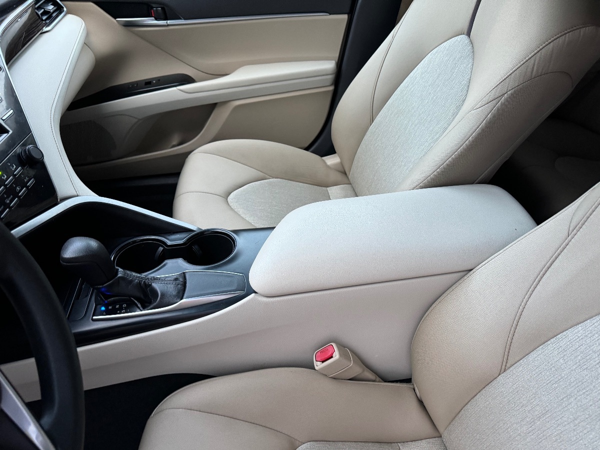 Vehicle image 11 of 17