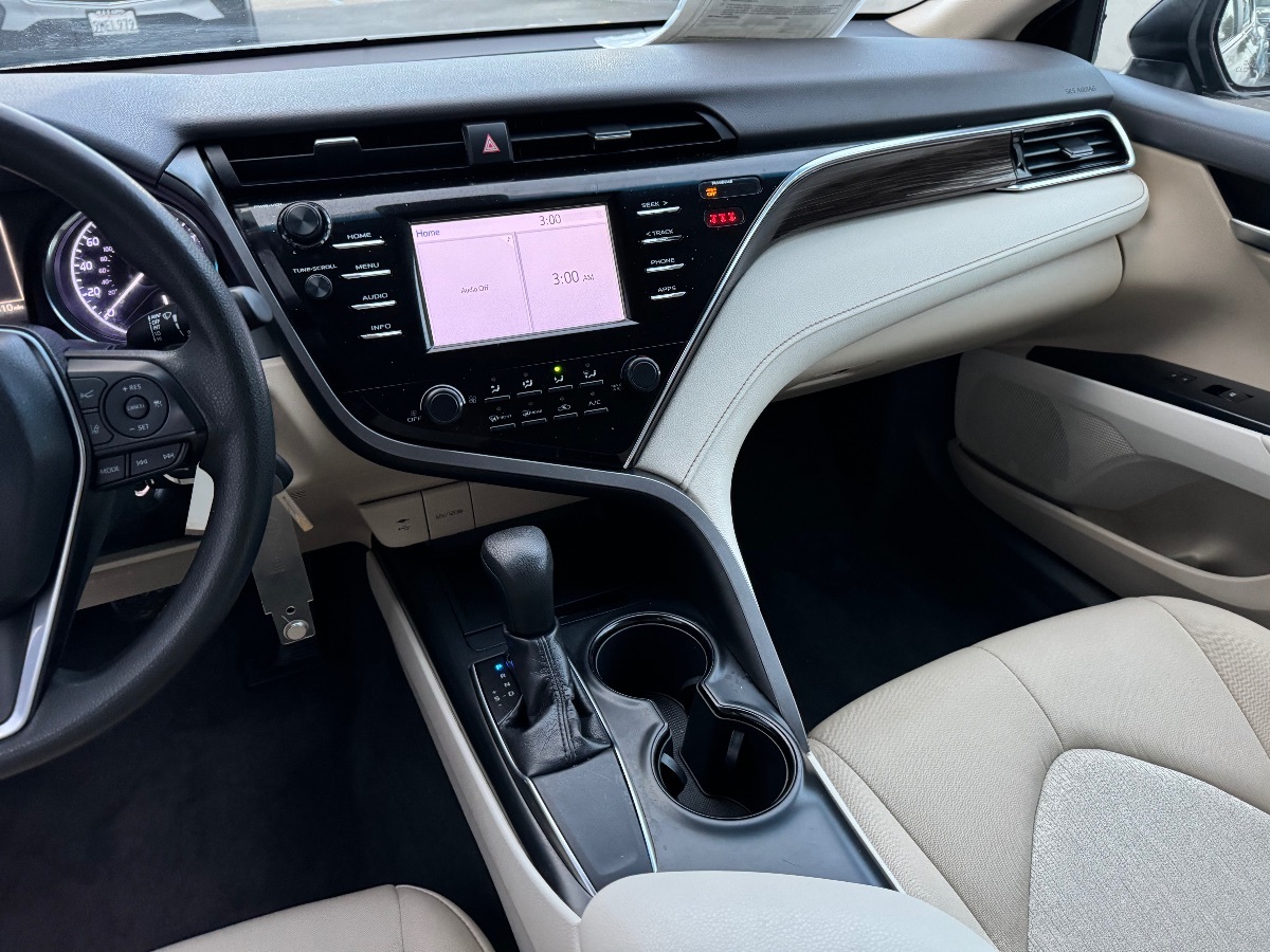 Vehicle image 16 of 17