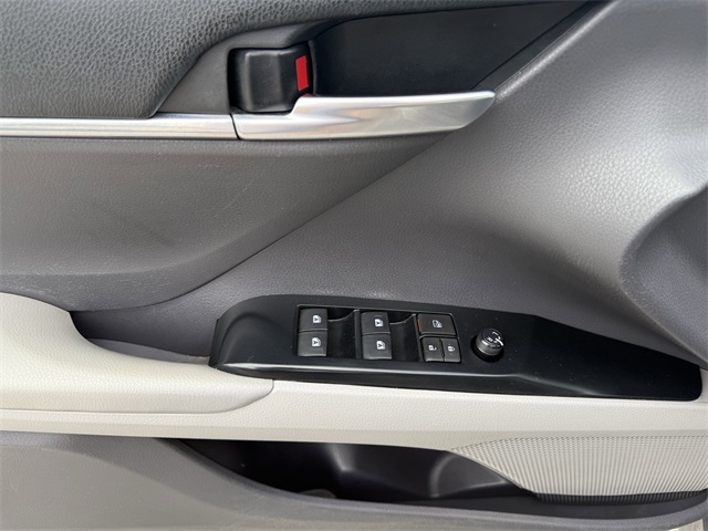 Vehicle image 16 of 23
