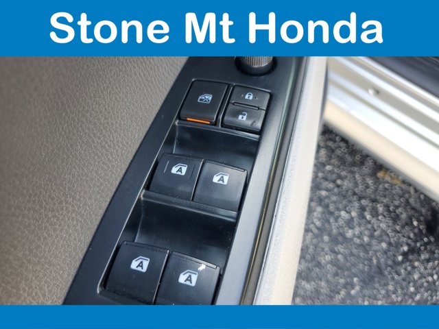 Vehicle image 21 of 31