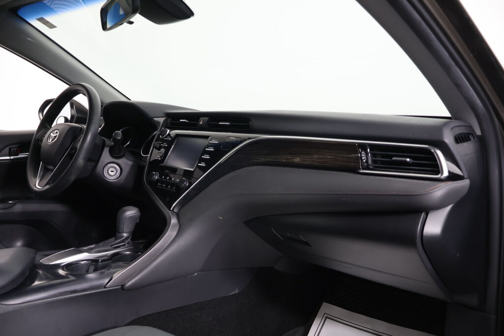 Vehicle image 20 of 40