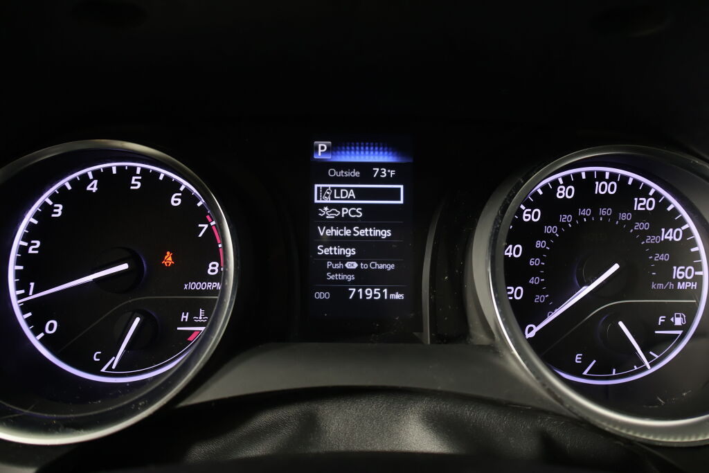 Vehicle image 26 of 40