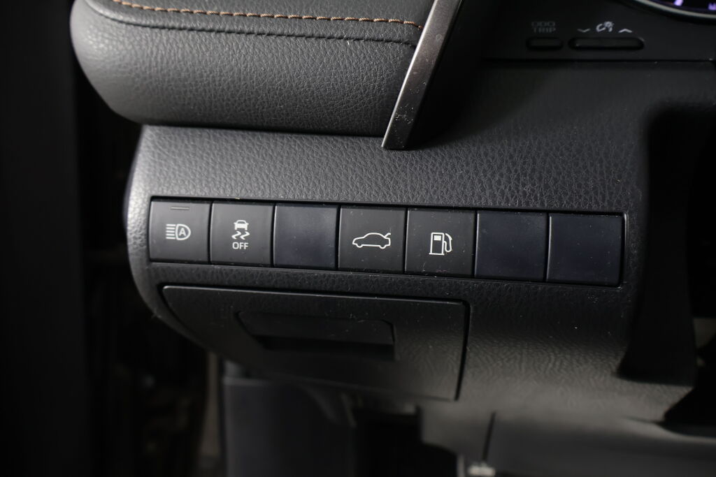 Vehicle image 27 of 40
