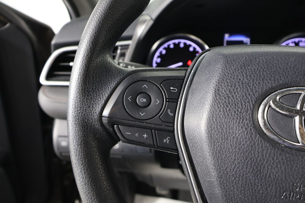Vehicle image 28 of 40