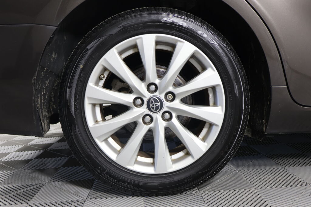 Vehicle image 7 of 40