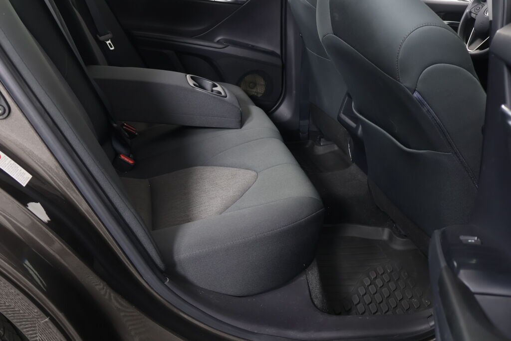 Vehicle image 19 of 40