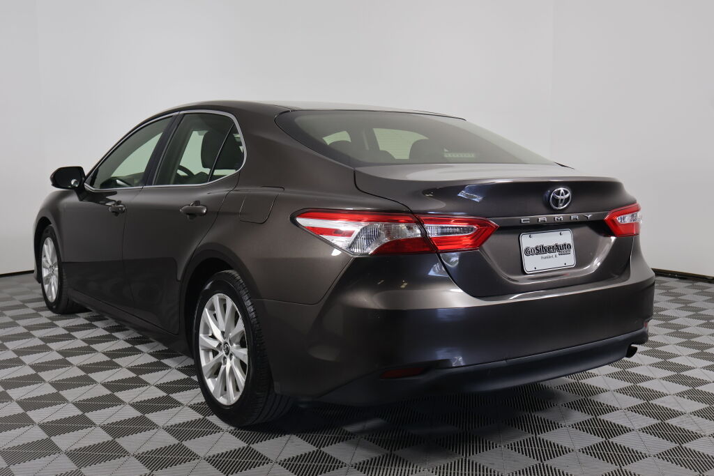 Vehicle image 4 of 40